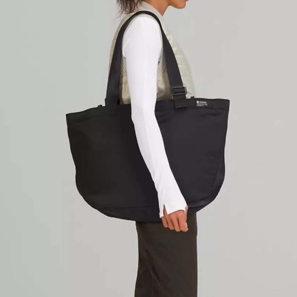 lululemon clean lines black tote